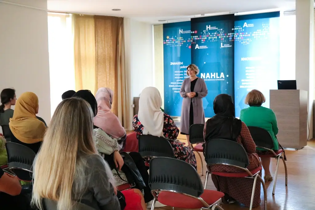 Iglom i koncem do novih poslovnih uspjeha: 11 žena završilo obuku za krojenje i šivenje zahvaljujući podršci Evropske unije