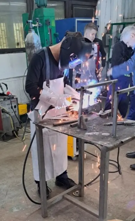 Zahvaljujući podršci Evropske unije budući zavarivači u Tešnju dobili nove aparate za zavarivanje